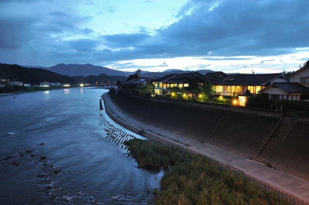 Hitoyoshi Ryokan Exteriör bild