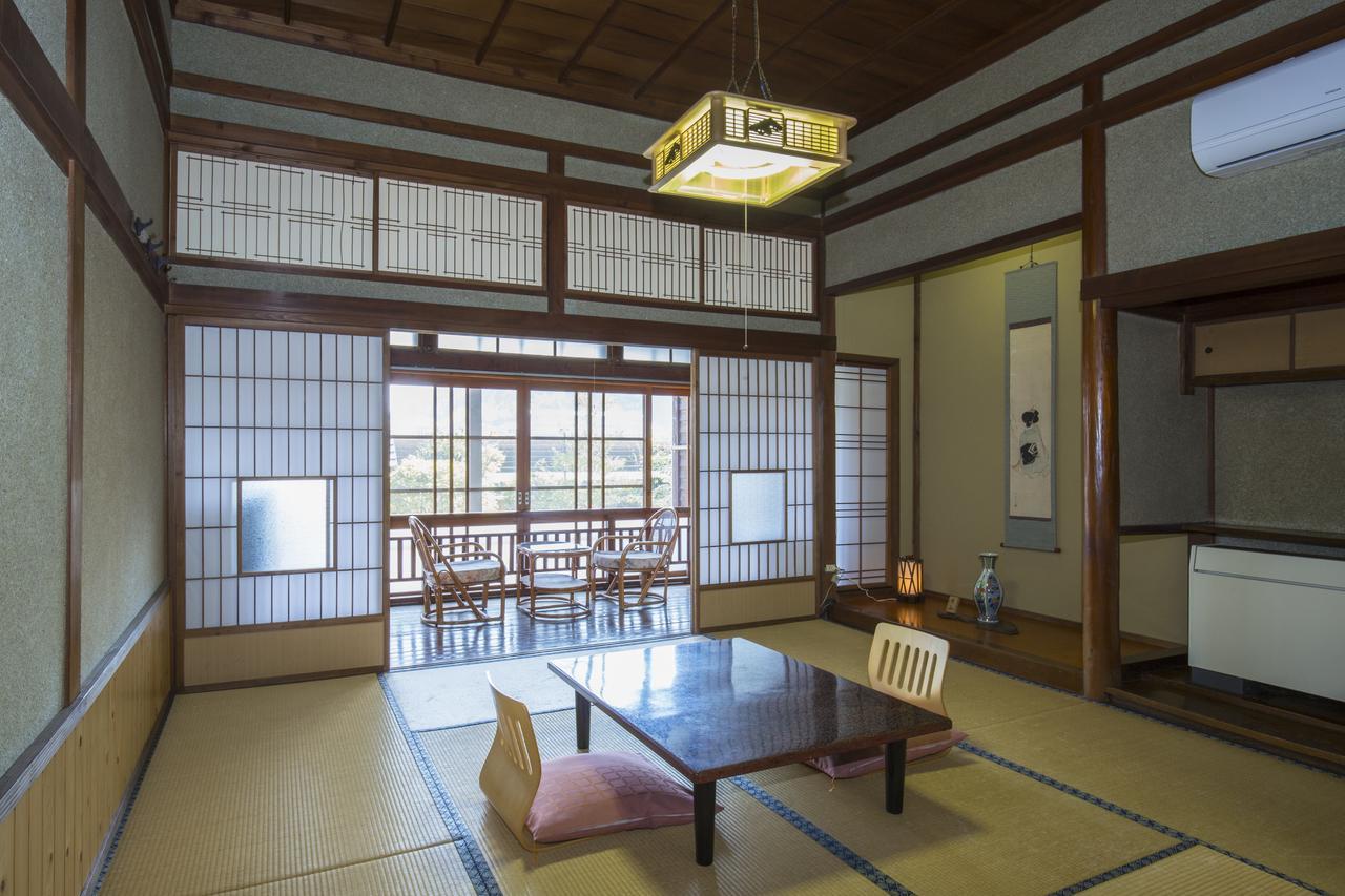 Hitoyoshi Ryokan Exteriör bild